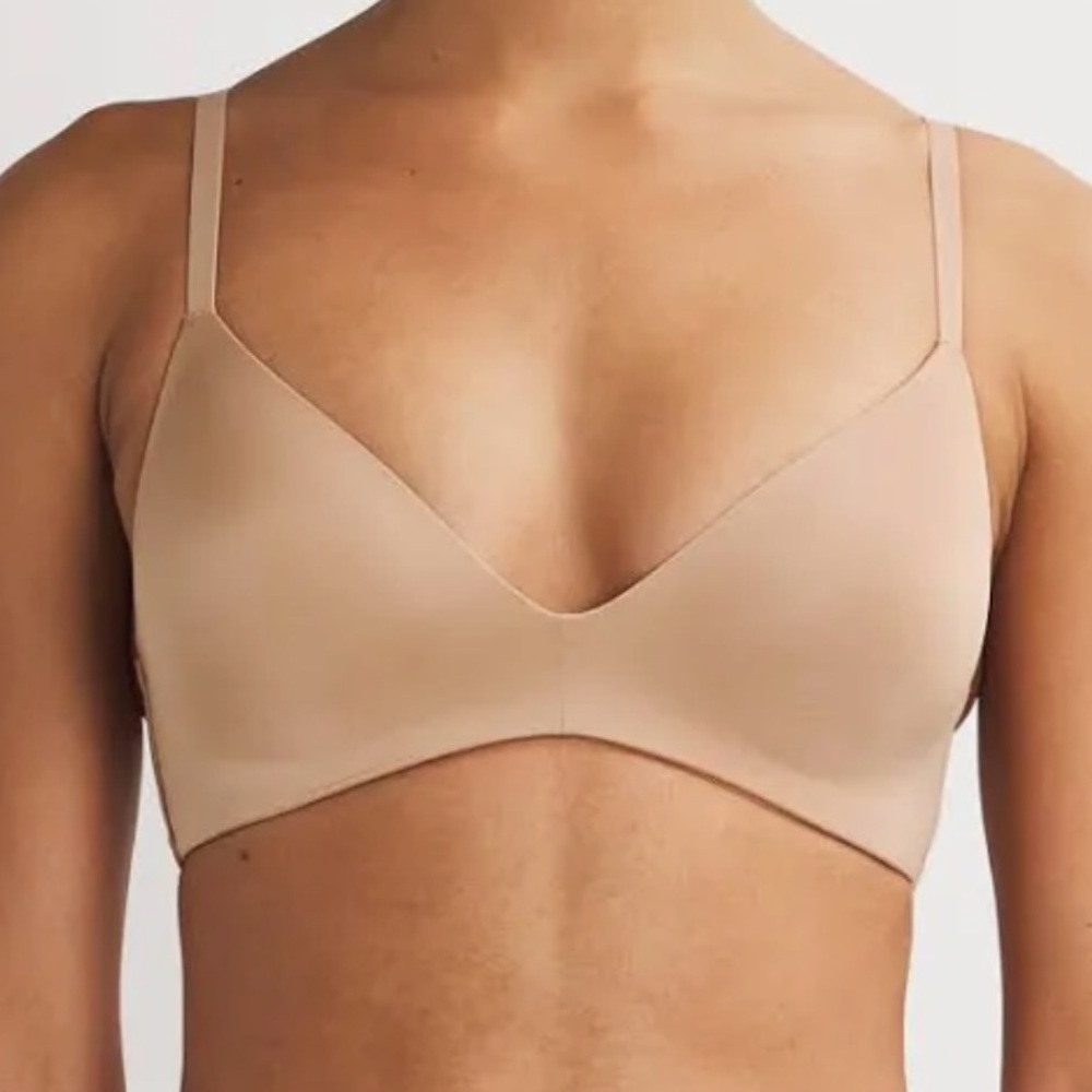 SKIMS Wireless Foam T-Shirt Bra - Sand